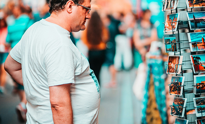 Midsection of a person. Photo: Unsplash